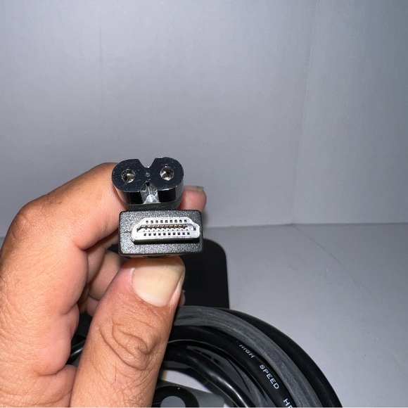 Apple TV 3rd Generation Model A1469 includes remote, power cable and HDMI cable. - Picture 8 of 8